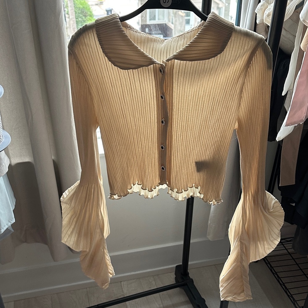 Chic Cream Pleated Blouse with Flared Sleeves